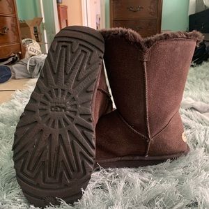 Brown ugg boots, size 9 women’s (fits like a size 8)